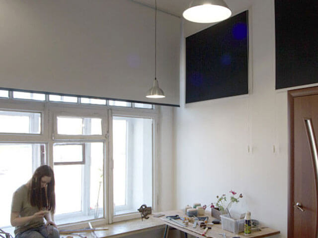 Как повесить экран для проектора на стену